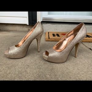 Gorgeous Gold Heels  - Size 10M